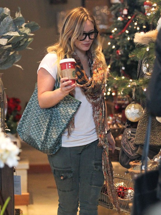 Hilary Duff na przedświątecznych zakupach (FOTO)