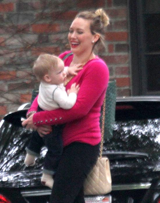 Odchudzona Hilary Duff coraz chętniej pozuje fotoreporterom Odchudzona Hilary Duff coraz chętniej pozuje fotoreporterom