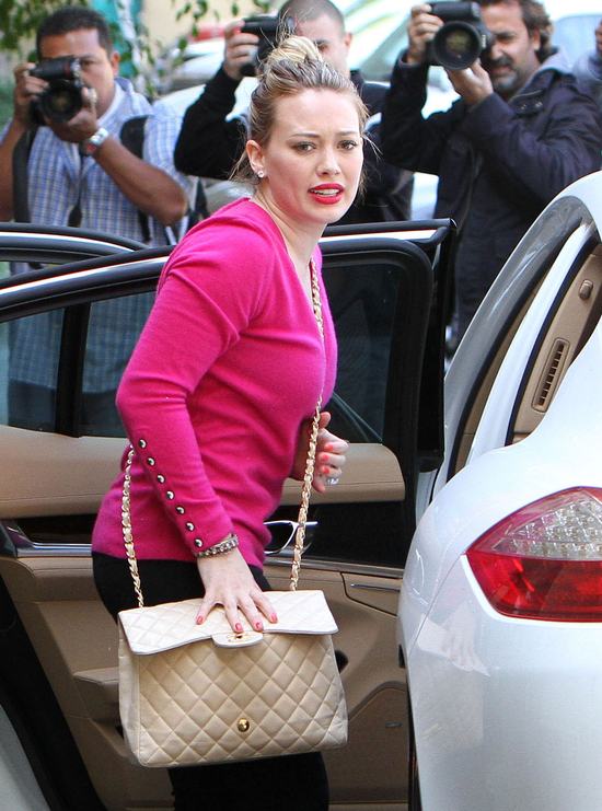 Odchudzona Hilary Duff coraz chętniej pozuje fotoreporterom Odchudzona Hilary Duff coraz chętniej pozuje fotoreporterom