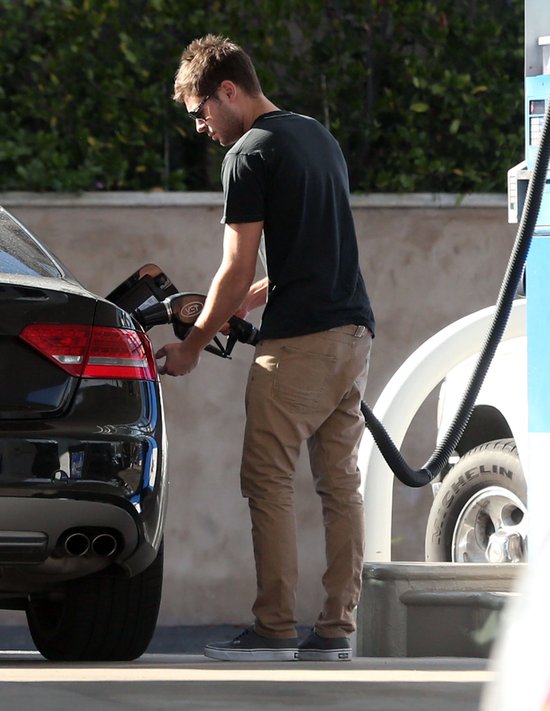 Zac Efron już nie wygląda jak ciasteczko (FOTO)