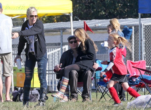 Były mąż Jennie Garth chce, by przestała udzielać wywiadów Były mąż Jennie Garth chce, by przestała udzielać wywiadów