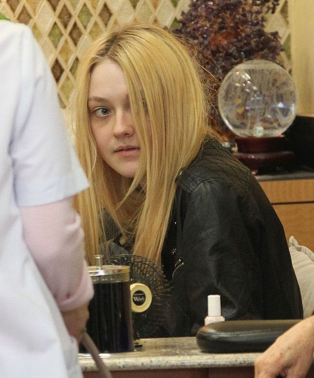 Boyfriendy i japonki - codzienny zestaw Dakoty Fanning 