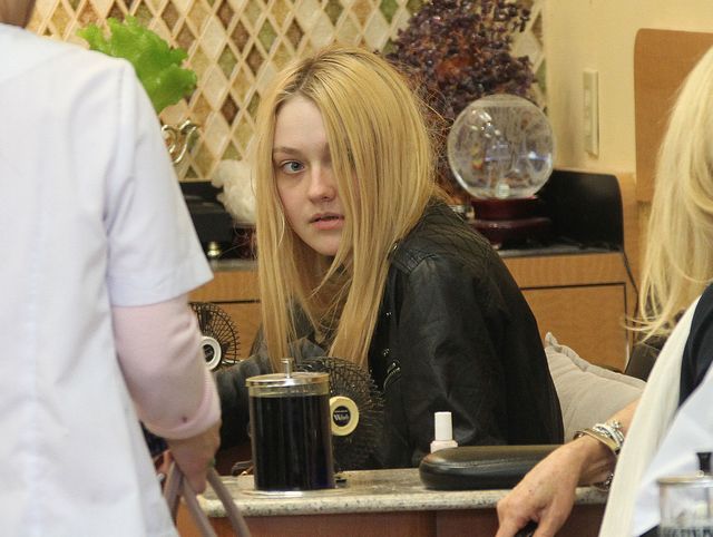 Boyfriendy i japonki - codzienny zestaw Dakoty Fanning 