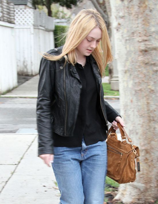 Boyfriendy i japonki - codzienny zestaw Dakoty Fanning 