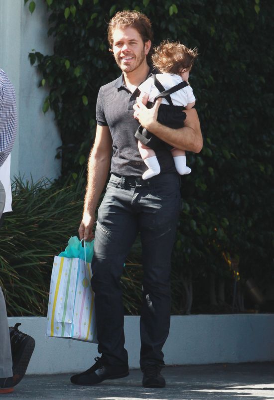 Fergie wypina brzuch (FOTO) Fergie wypina brzuch (FOTO)