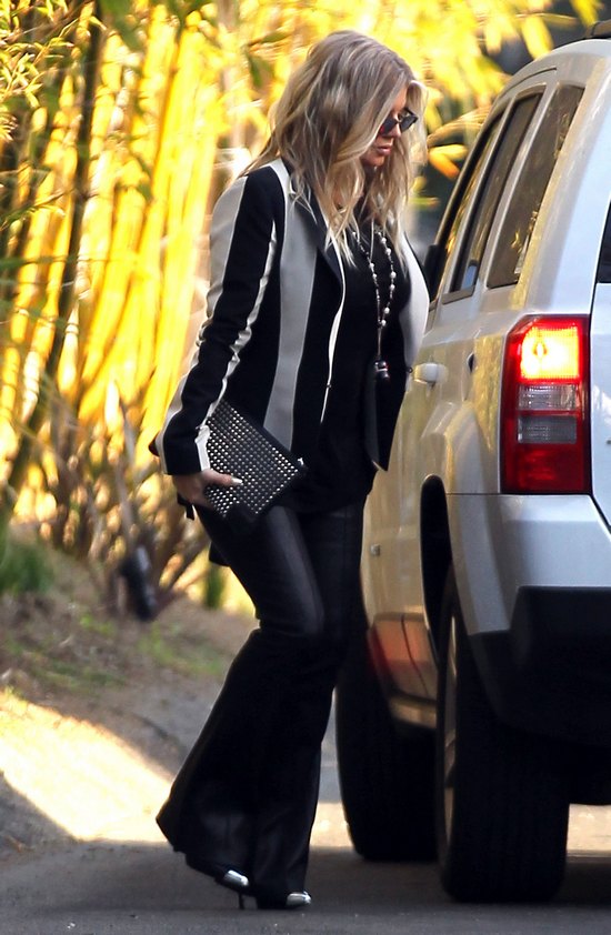 Fergie wciąż ukrywa swój ciążowy brzuszek (FOTO) Fergie wciąż ukrywa swój ciążowy brzuszek (FOTO)