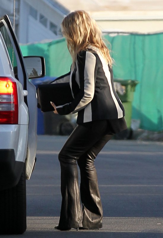 Fergie wciąż ukrywa swój ciążowy brzuszek (FOTO) Fergie wciąż ukrywa swój ciążowy brzuszek (FOTO)