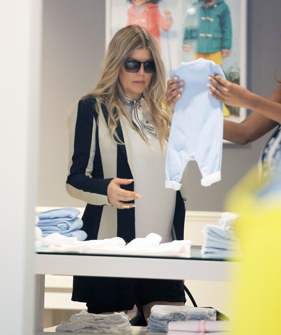Świeżo upieczona mama Fergie na zakupach dla synka (FOTO) Świeżo upieczona mama Fergie na zakupach dla synka (FOTO)