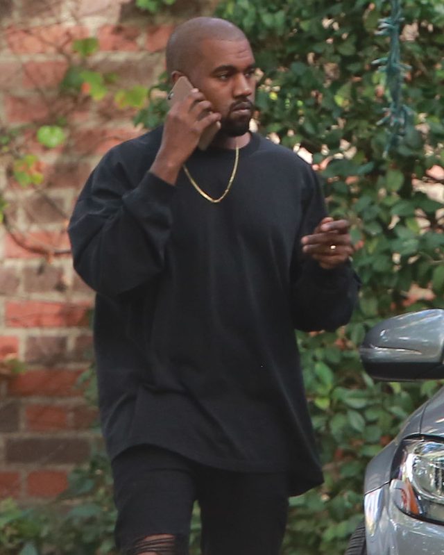 Kim Kardashian pokazała brzuch w piżamie (FOTO)