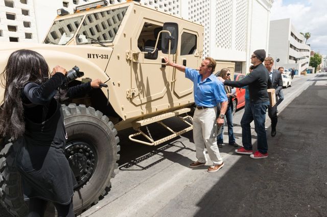 Arnold Schwarzenegger został zaatakowany przez... SŁONIA! Arnold Schwarzenegger został zaatakowany przez... SŁONIA!
