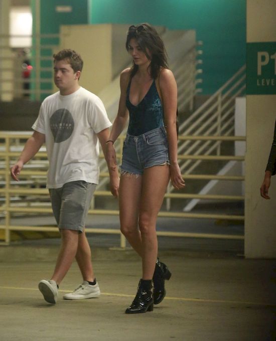 Tak niezadbanej Kendall Jenner jeszcze nie widzieliśmy (FOTO) Tak niezadbanej Kendall Jenner jeszcze nie widzieliśmy (FOTO)