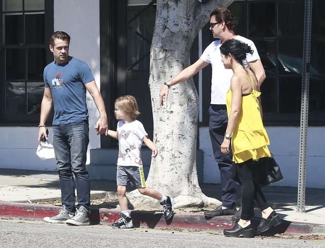 Colin Farrell z Henrym Tadeuszem na rodzinnym spacerze (FOTO