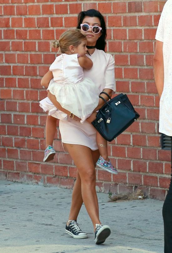 Trójka dzieci? Dla Kourtney Kardashian to żaden problem, aby wygladać świetnie