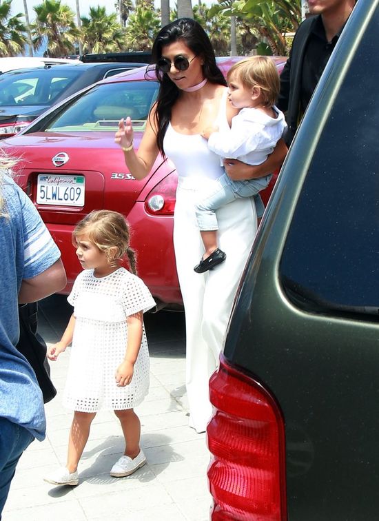 Ogromna ustawka Kim, Khloe i Kourtney Kardashian! A Kendall Jenner? WOW! (FOTO) Ogromna ustawka Kim, Khloe i Kourtney Kardashian! A Kendall Jenner? WOW! (FOTO)