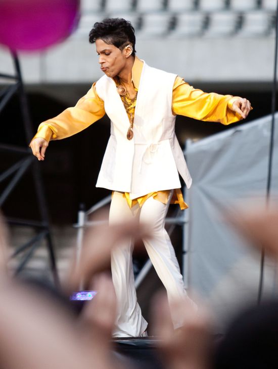 Nowe szczegóły na temat śmierci Prince'a: Karetkę wzywano aż czterokrotnie