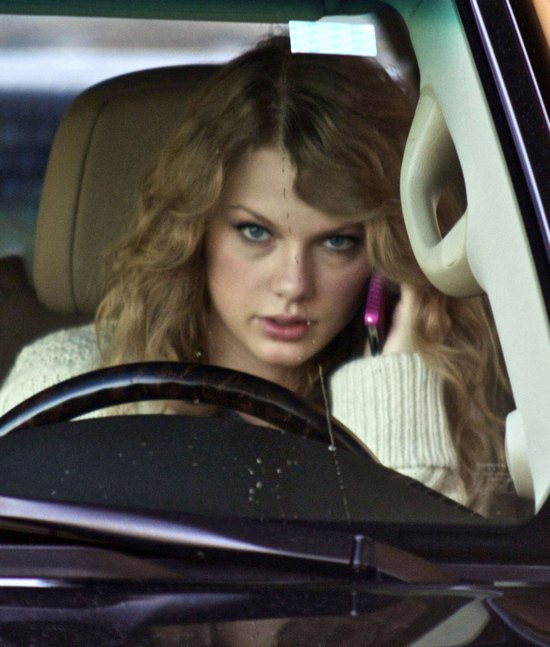 SZOK! Taylor Swift wyrzucała listy od fanów