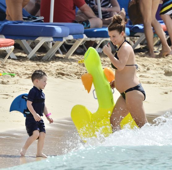 Coleen Rooney pokazuje ciążowy brzuszek (FOTO)