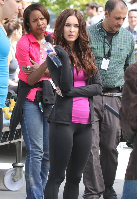 Megan Fox przygotowuje się do roli... na trampolinie (FOTO)