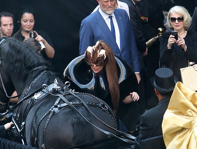 Lady Gaga promuje swoje perfumy Fame (FOTO)