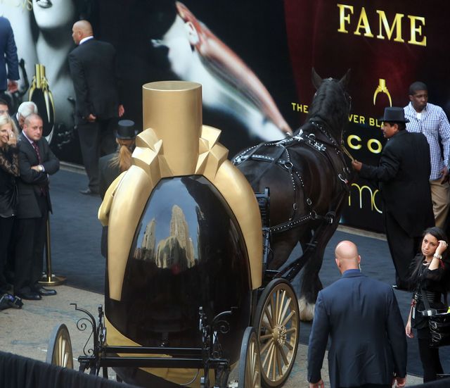 Lady Gaga promuje swoje perfumy Fame (FOTO)
