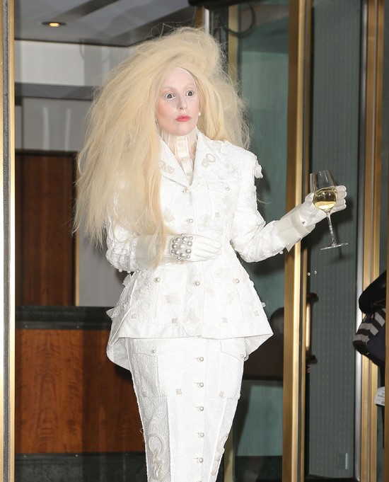 Brzydkie buty i równie brzydkie paznokcie (FOTO)