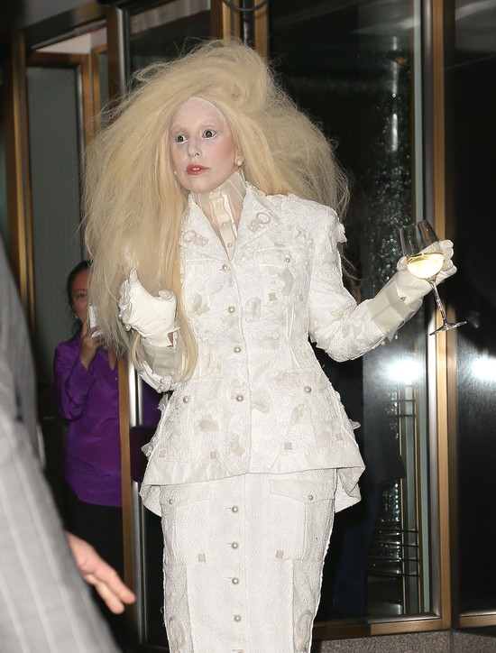 Brzydkie buty i równie brzydkie paznokcie (FOTO)