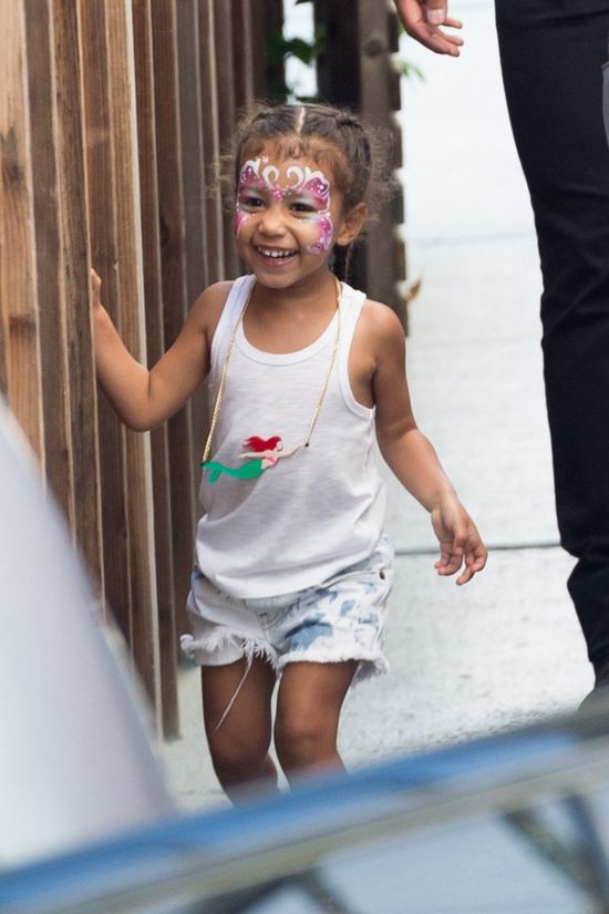 Kim Kardashian udostępniła uroczy film z North West i córką Kourtney Kardashian Kim Kardashian udostępniła uroczy film z North West i córką Kourtney Kardashian