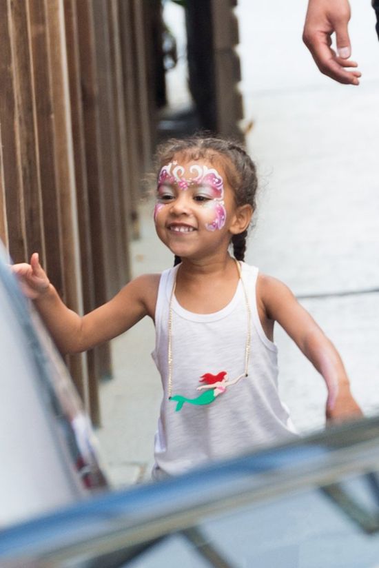 Kim Kardashian udostępniła uroczy filmik z North West (VIDEO) Kim Kardashian udostępniła uroczy filmik z North West (VIDEO)