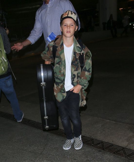 Synek Davida i Victorii Beckham wydał pierwszy singiel! (VIDEO) Synek Davida i Victorii Beckham wydał pierwszy singiel! (VIDEO)