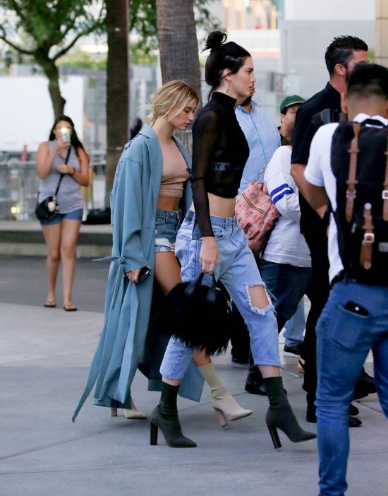 Kendall Jenner po raz pierwszy nie była w centrum uwagi! Show skradła... (FOTO)