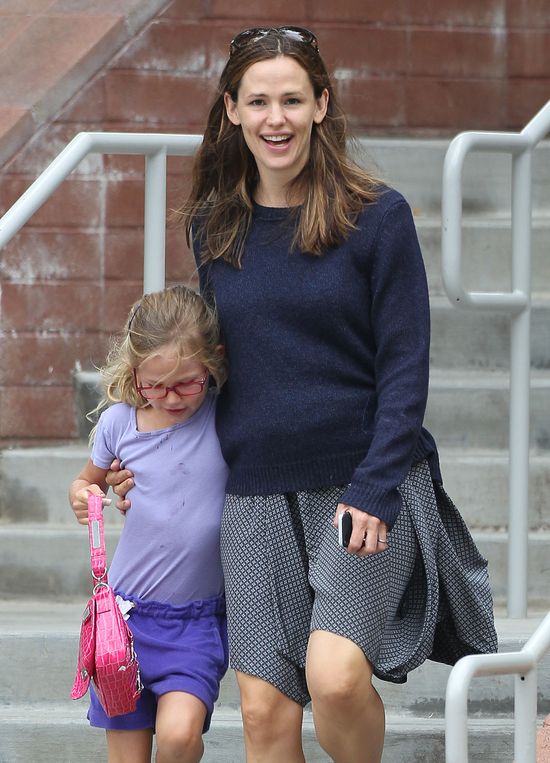 Jennifer Garner w ciąży z czwartym dzieckiem? (FOTO) Jennifer Garner w ciąży z czwartym dzieckiem? (FOTO)