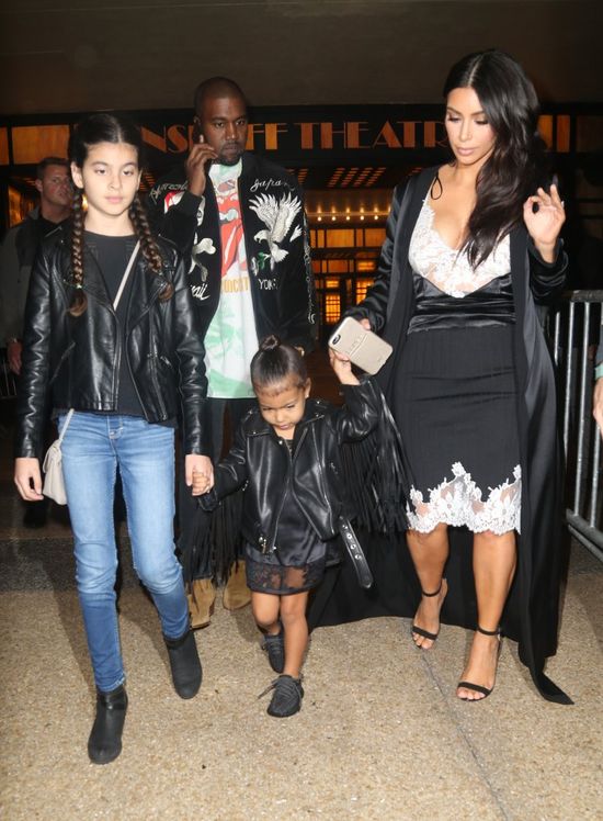 Kim Kardashian pokazuje swoje ciało w Kim Kardashian pokazuje swoje ciało w