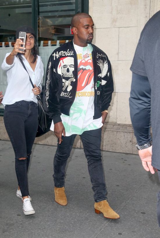 Kim Kardashian pokazuje swoje ciało w Kim Kardashian pokazuje swoje ciało w