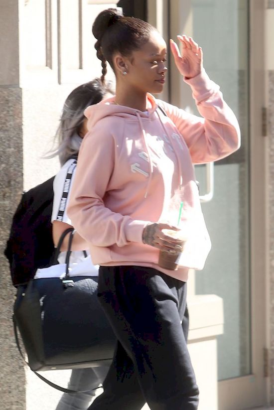 Rihanna zrobiła sobie tatuaż dla... Drake'a? (FOTO)