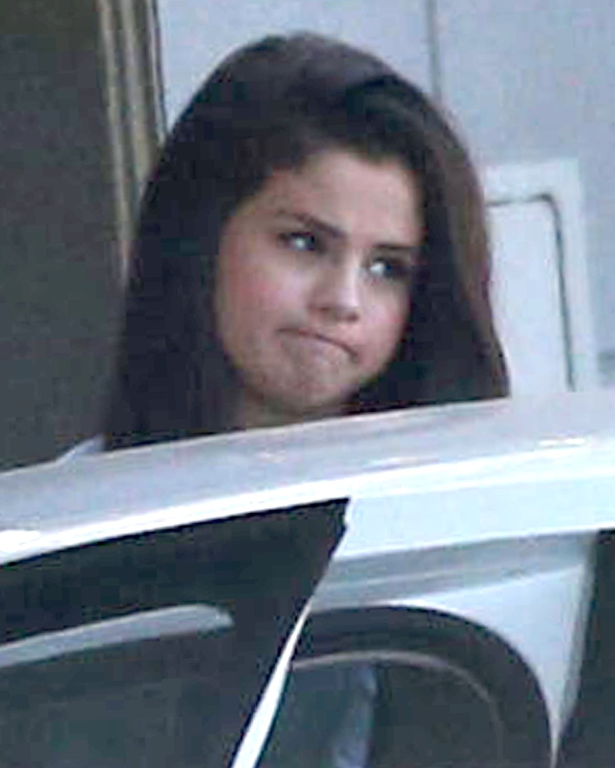 Selena Gomez wybrała się na zakupy (FOTO)