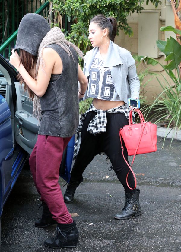 Gwiazdorskie maniery młodej aktorki (FOTO)