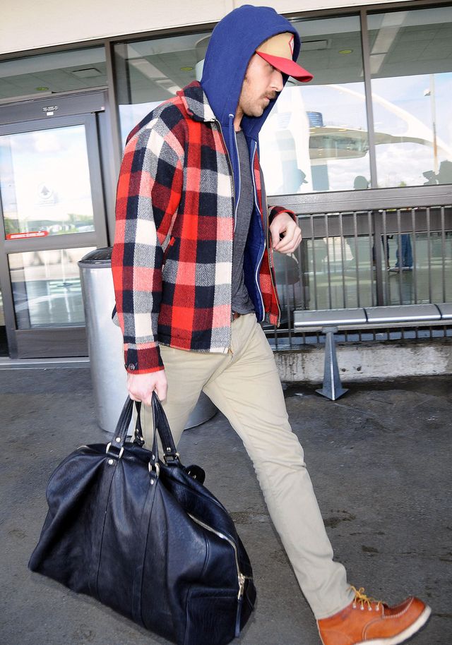 Niewyspany? Świeżo upieczony tatuś na lotnisku! (FOTO)