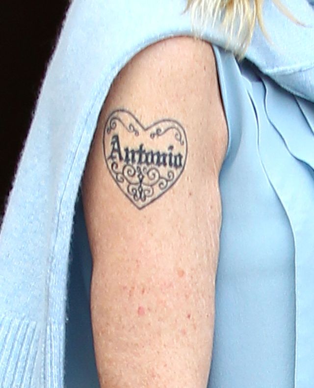 Co zrobi z niechcianym tatuażem? 