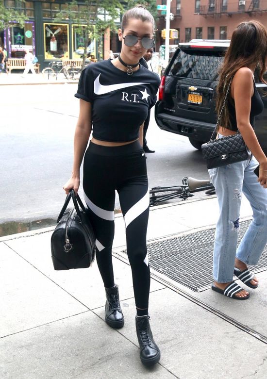 Bella Hadid paradowała w Nowym Jorku... bez stanika (FOTO)