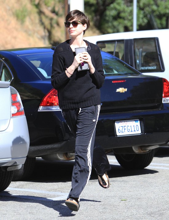 Anne Hatheway zapomniała spojrzeć w lustro? (FOTO)