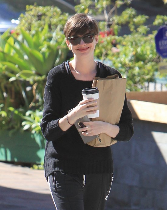 Anne Hatheway zapomniała spojrzeć w lustro? (FOTO)