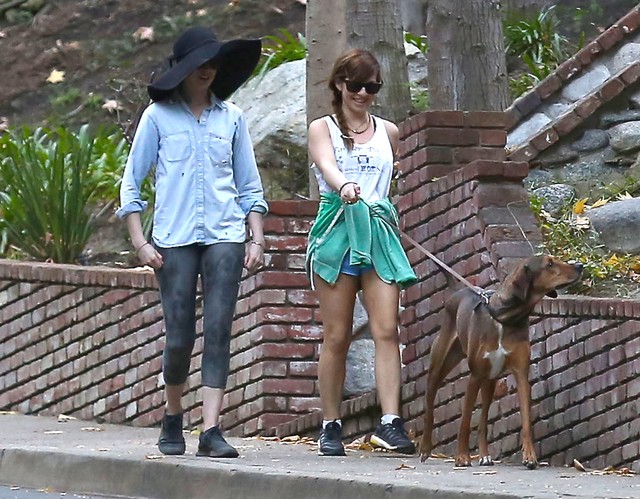 Kto się skrywa pod tym wielkim kapeluszem? (FOTO)