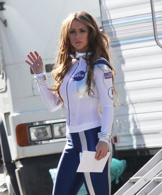 Wyskoczyła z kosmicznego kombinezonu i... (FOTO)