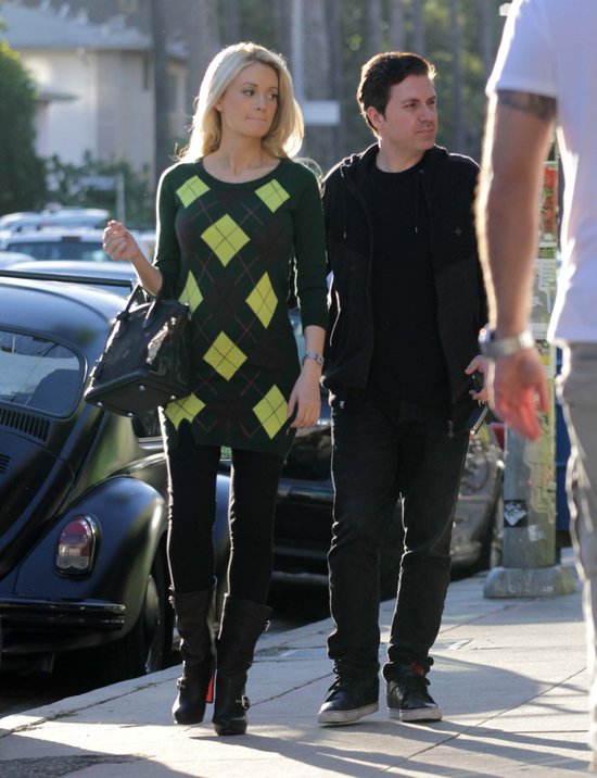 Holly Madison sobotę spędzała na zakupach (FOTO)