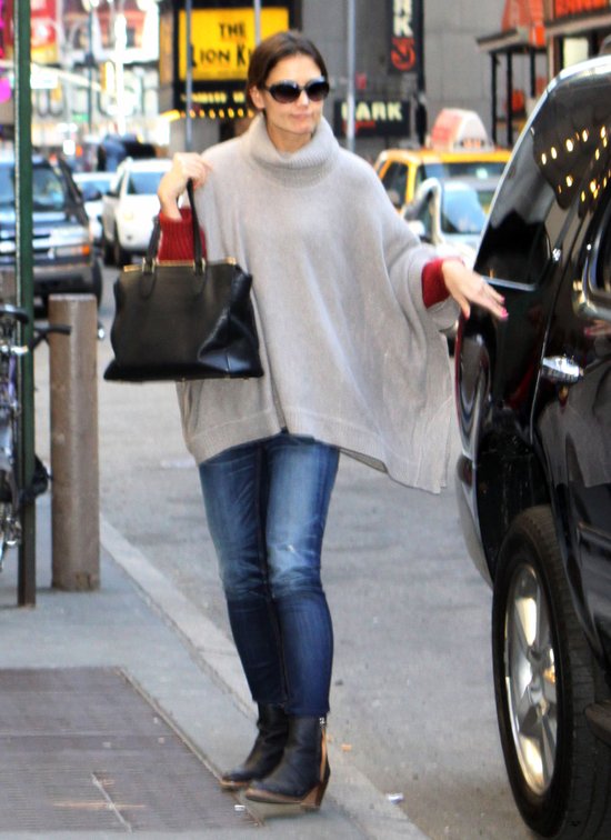 Katie Holmes - do pracy na luzie (FOTO) Katie Holmes - do pracy na luzie (FOTO)