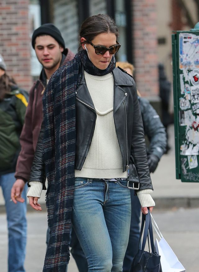 Katie Holmes nie farbuje siwych włosów (FOTO)