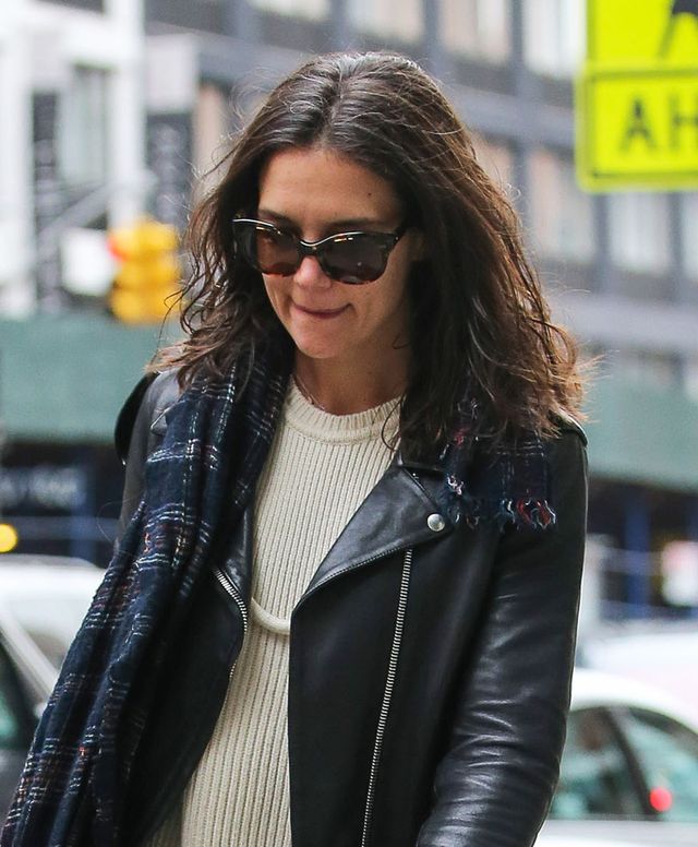 Katie Holmes nie farbuje siwych włosów (FOTO)