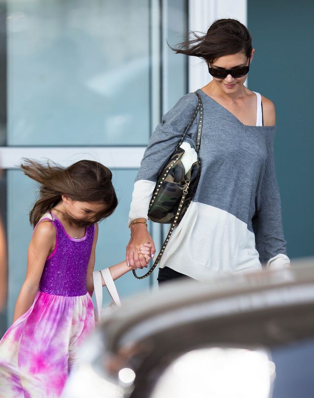 8-letnia Suri Cruise wciąż w krainie księżniczek? (FOTO) 8-letnia Suri Cruise wciąż w krainie księżniczek? (FOTO)