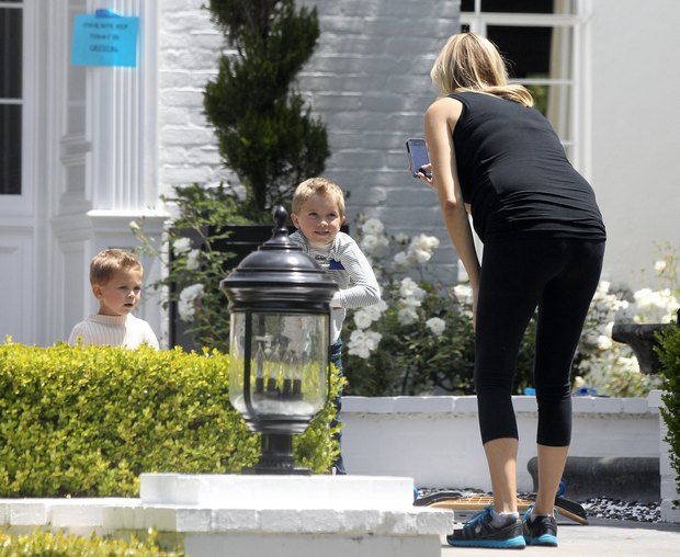 Kate Hudson z dzieciakami podczas sesji zdjęciowej (FOTO)