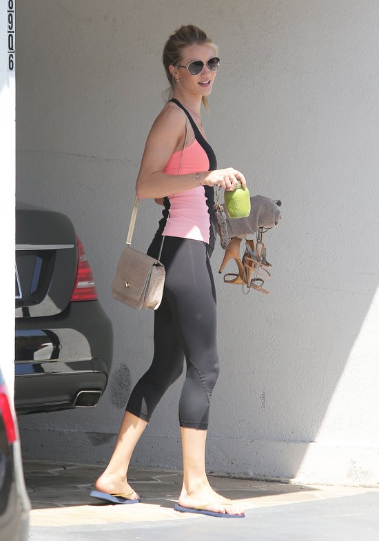 Rosie Huntington-Whiteley katuje się na siłowni? (FOTO) Rosie Huntington-Whiteley katuje się na siłowni? (FOTO)